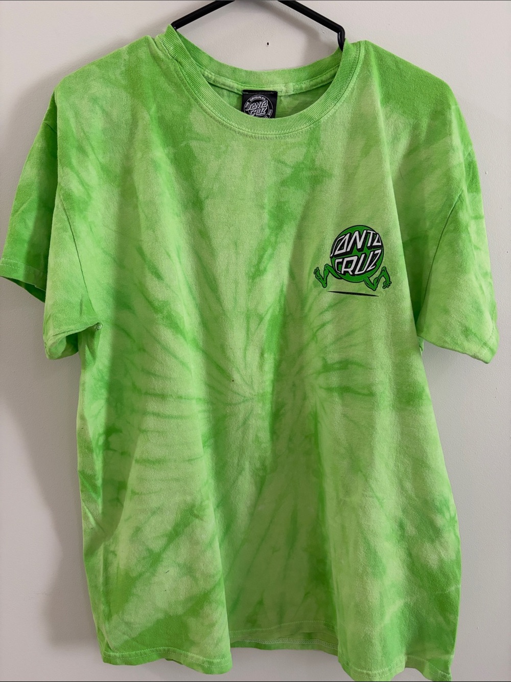 Santa Cruz Skateboards Neon Green Tie-Dye Logo Tee. Men’s size large